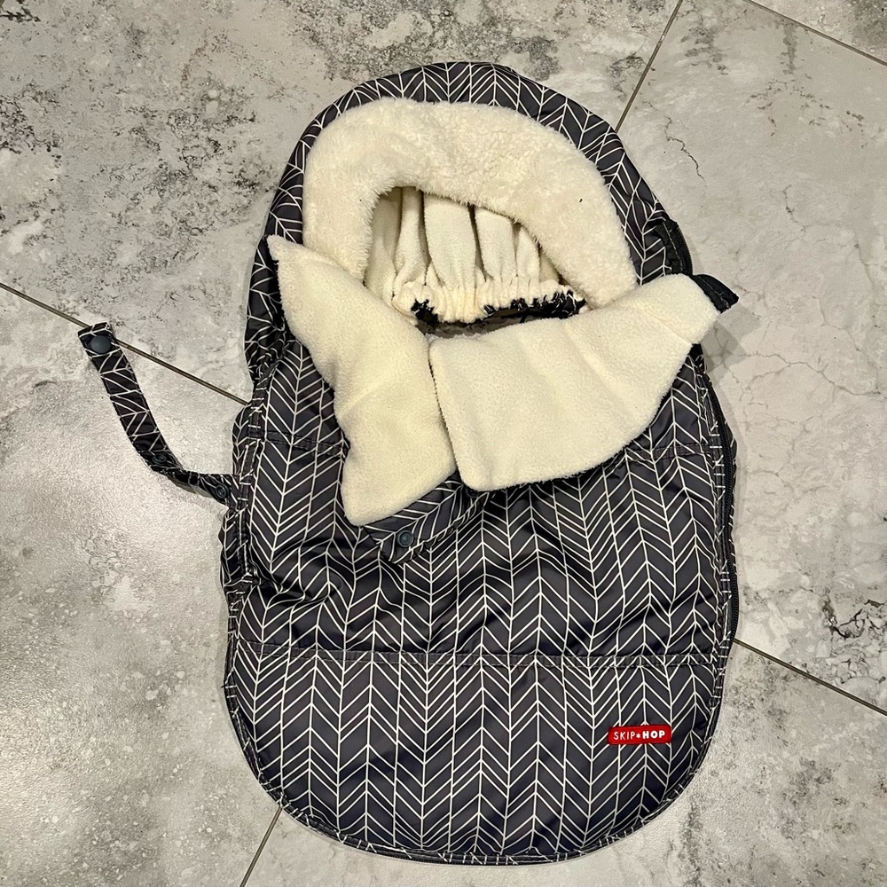 Skip Hop Baby Car Seat Cover Winter Grey and White